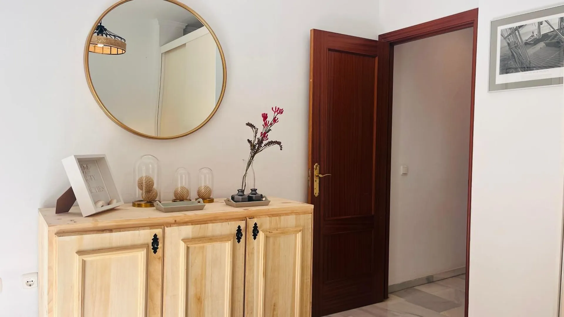 Homely Malaga Atarazanas Apartment
